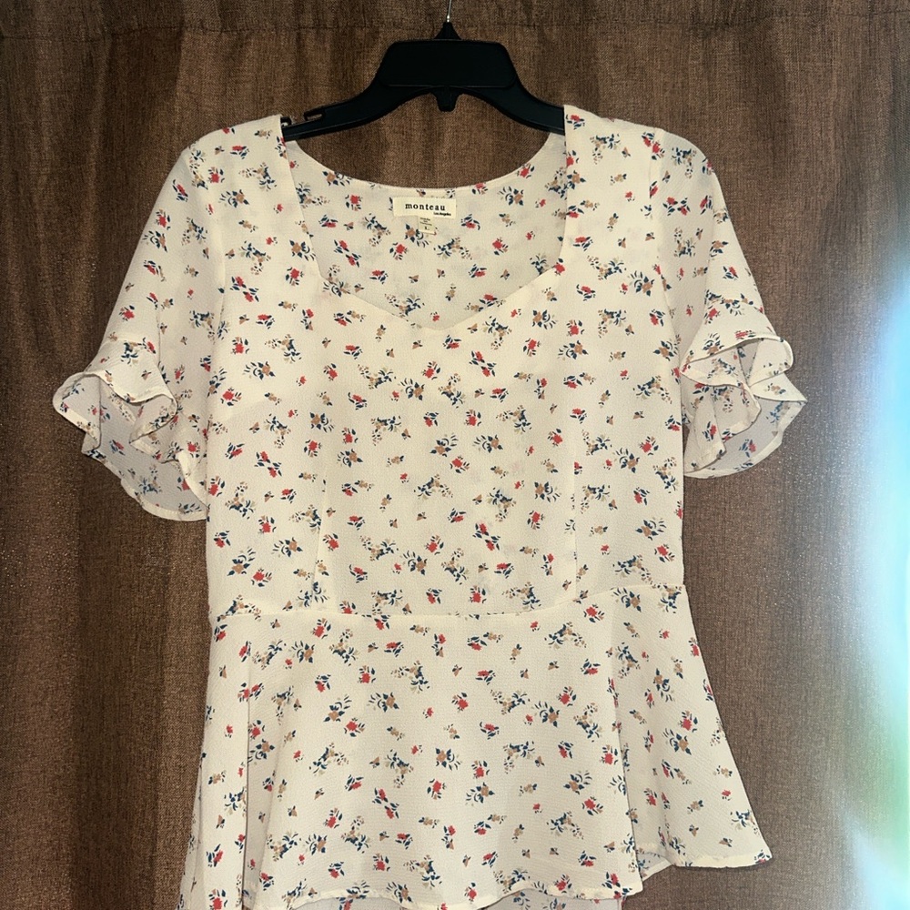 Monteau White Flutter Sleeve Peplum Blouse